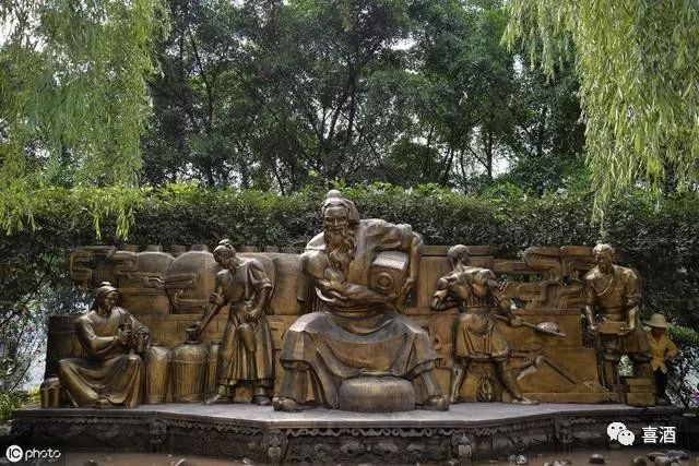長春白酒喝當?shù)厝硕嗖欢郷長春白酒_長春當?shù)厝撕仁裁窗拙?/></p>
<p>茅臺鎮(zhèn)當?shù)厝撕仁裁淳疲棵┡_鎮(zhèn)白酒分類</p>
<p>試想一下，常在河邊走的人，他們知道怎么走，不像一些偶爾經(jīng)過的人，會更容易摔跤。所以，建議大家借鑒他們這些案例，為自己和家人挑選一杯好酒，對身體好的白酒，才是好酒</p>        </div>
        <div   id="trzjlzv"   class="tip error ">
          <p>聲明：本站所有文章資源內(nèi)容，如無特殊說明或標注，均為采集網(wǎng)絡(luò)資源。如若本站內(nèi)容侵犯了原著者的合法權(quán)益，可聯(lián)系本站刪除。</p>
        </div>
        <div   id="rp5xbrn"   class="article-tags"> <a href="/tag/changchundangdirenheshimebaijiu.html" target=